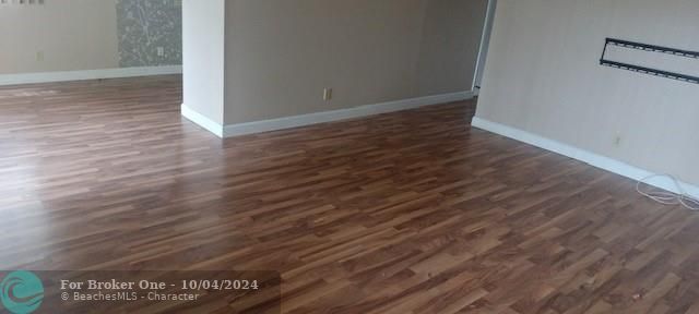 For Sale: $89,000 (2 beds, 2 baths, 883 Square Feet)