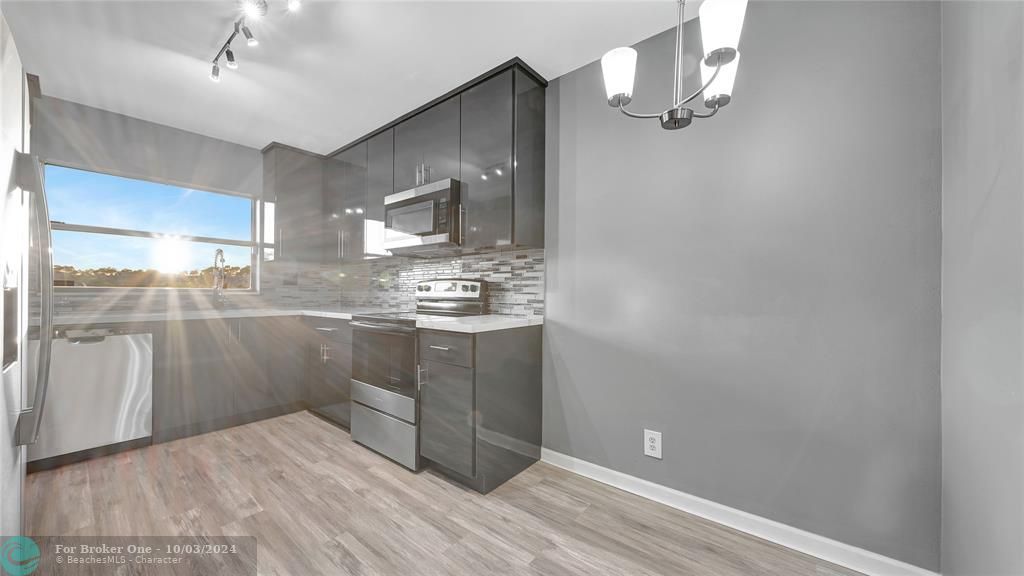 For Sale: $227,900 (2 beds, 2 baths, 1134 Square Feet)