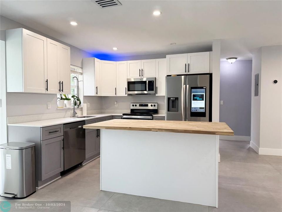 For Sale: $599,995 (2 beds, 2 baths, 1246 Square Feet)