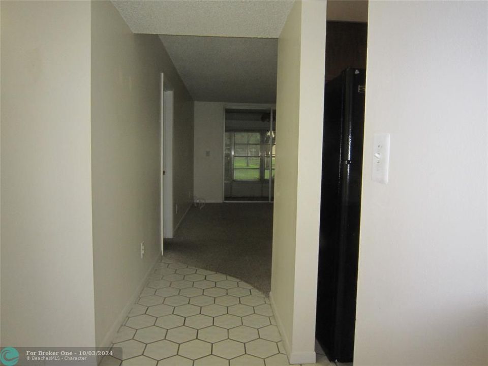 For Sale: $104,900 (1 beds, 1 baths, 660 Square Feet)