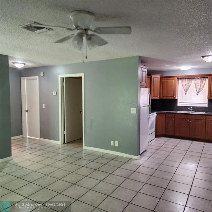 For Rent: $1,800 (2 beds, 1 baths, 900 Square Feet)