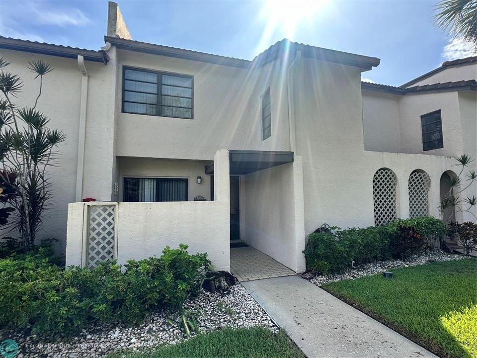 For Sale: $288,888 (2 beds, 2 baths, 1426 Square Feet)