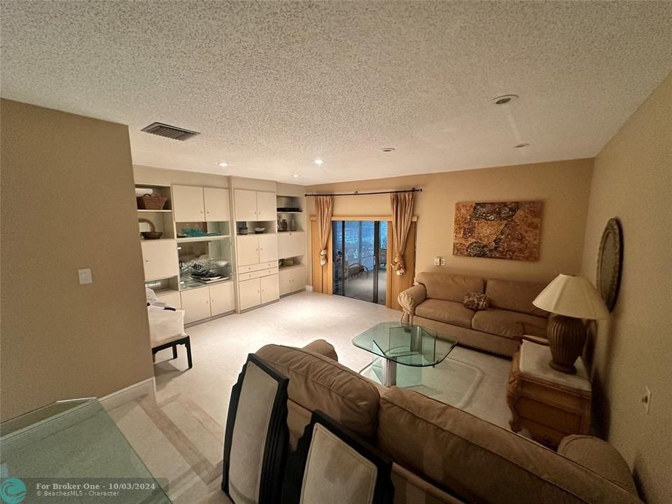 For Sale: $314,900 (2 beds, 2 baths, 1426 Square Feet)