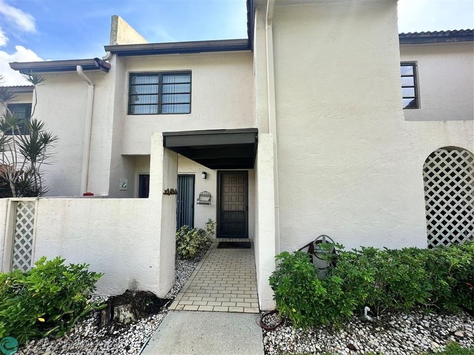 For Sale: $288,888 (2 beds, 2 baths, 1426 Square Feet)