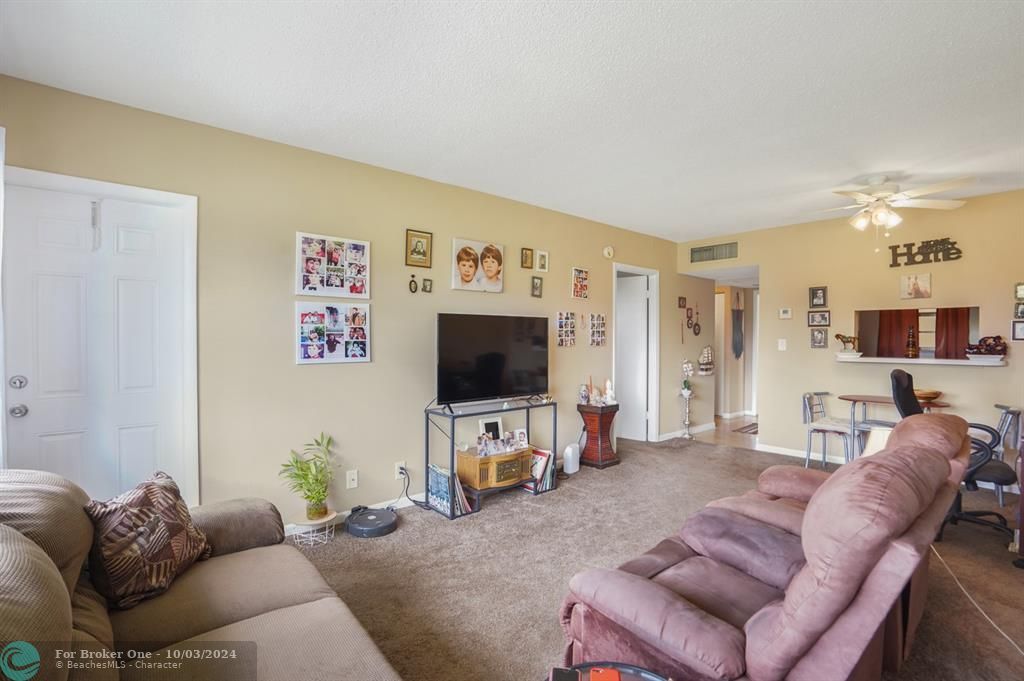 For Sale: $92,000 (1 beds, 1 baths, 680 Square Feet)