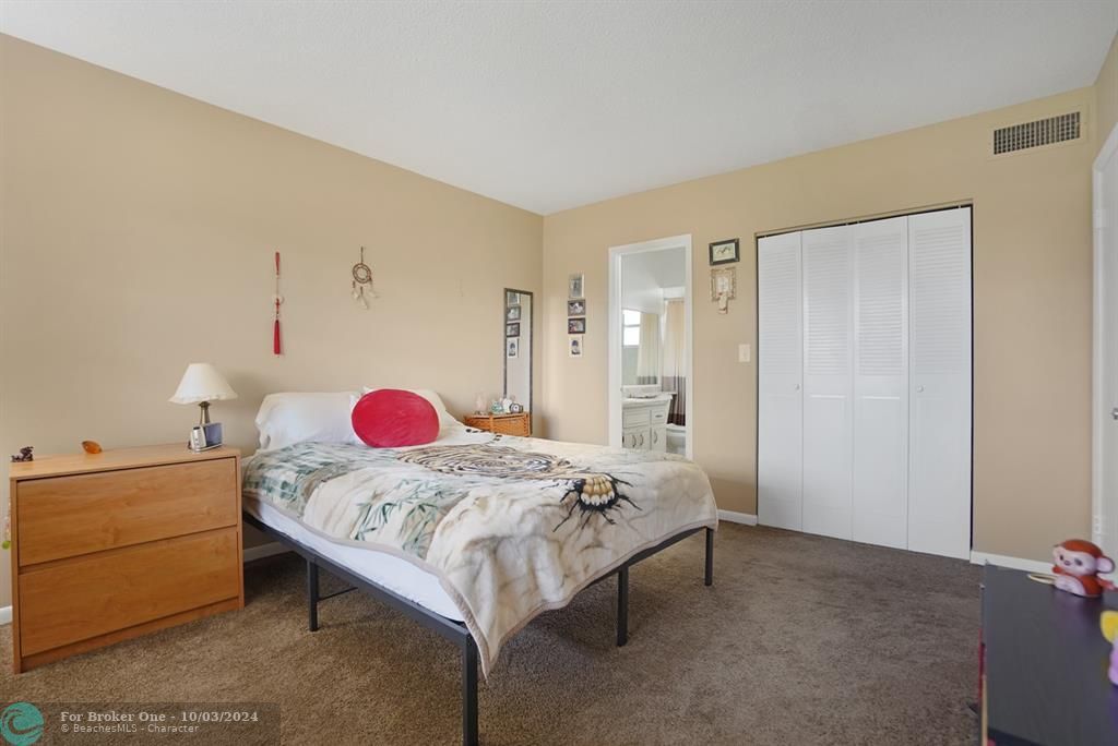 For Sale: $92,000 (1 beds, 1 baths, 680 Square Feet)