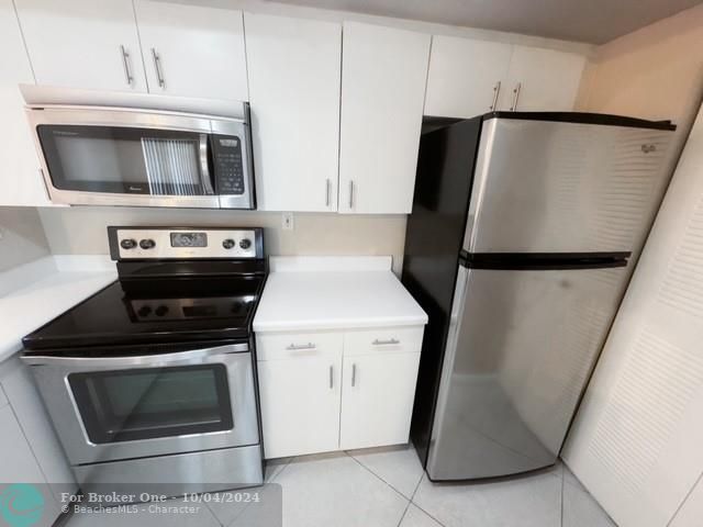 For Rent: $2,350 (2 beds, 2 baths, 1124 Square Feet)