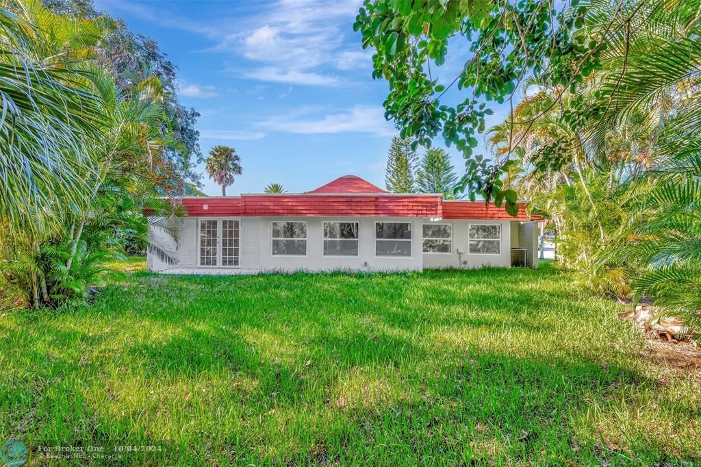 For Sale: $575,000 (3 beds, 2 baths, 1894 Square Feet)