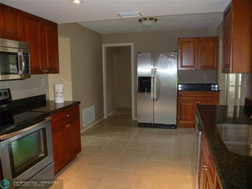 For Rent: $2,900 (2 beds, 2 baths, 1579 Square Feet)