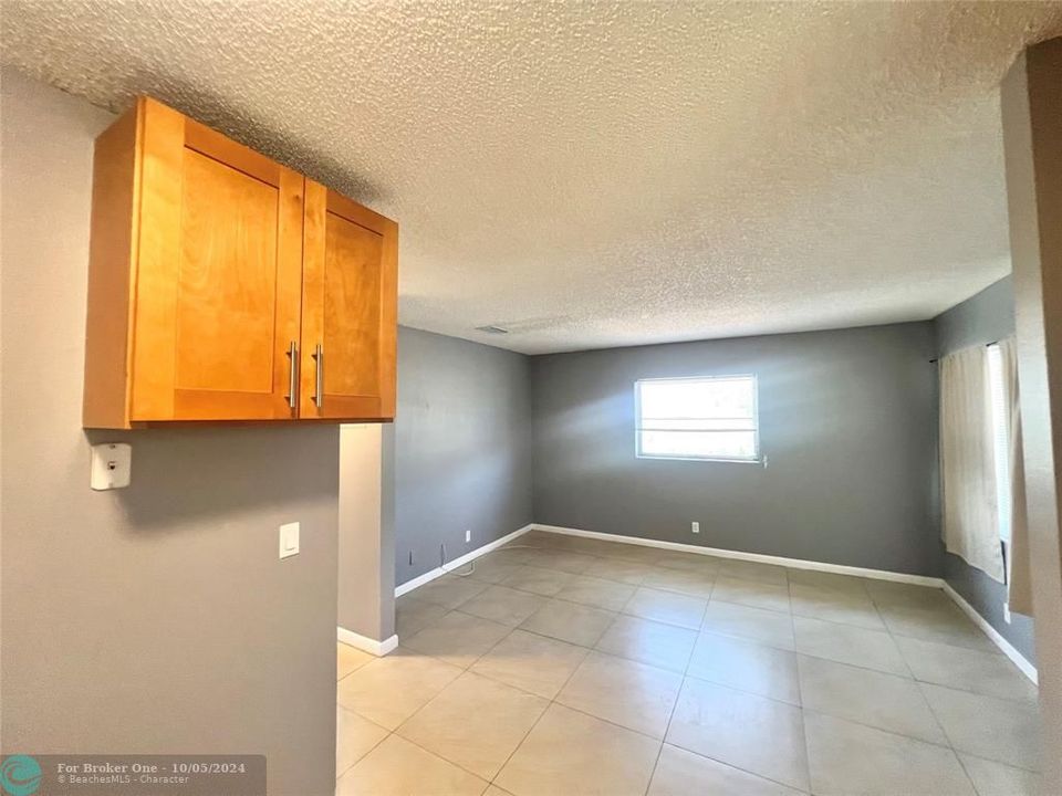 For Rent: $1,800 (2 beds, 1 baths, 609 Square Feet)