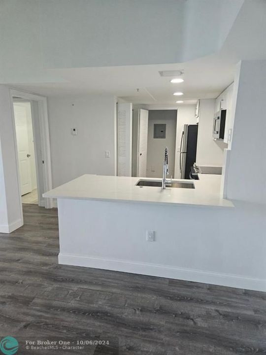 For Rent: $2,300 (2 beds, 2 baths, 1246 Square Feet)