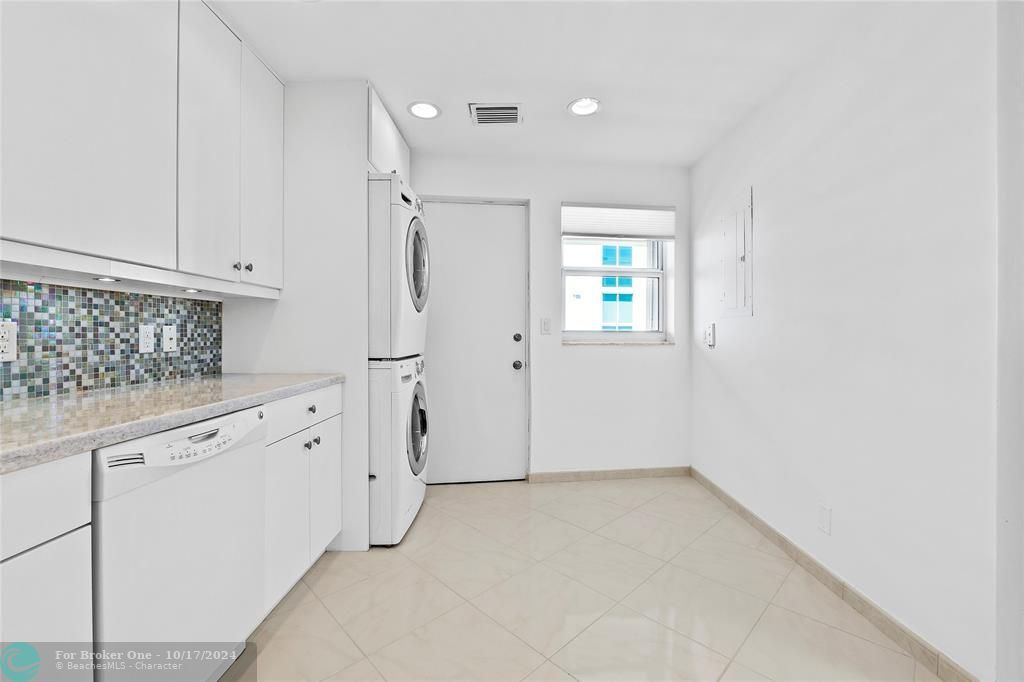 For Sale: $875,000 (2 beds, 2 baths, 1500 Square Feet)