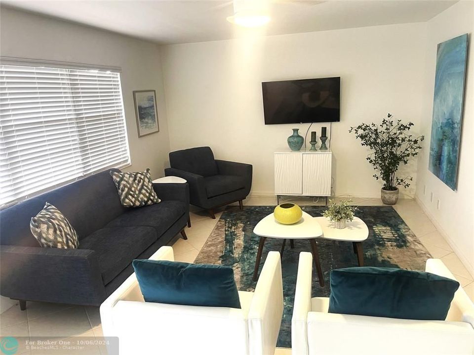 Active With Contract: $159,900 (1 beds, 1 baths, 844 Square Feet)