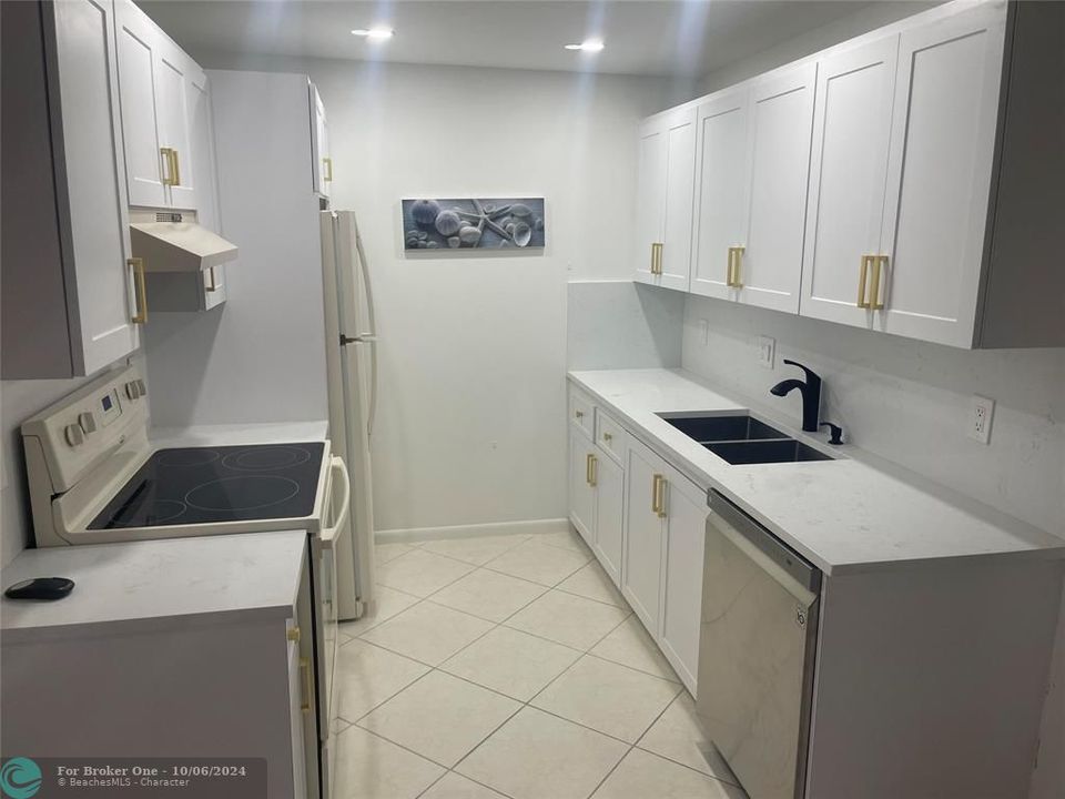 Active With Contract: $159,900 (1 beds, 1 baths, 844 Square Feet)