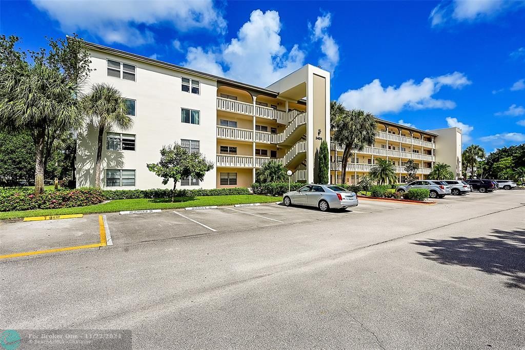 Active With Contract: $159,900 (1 beds, 1 baths, 844 Square Feet)