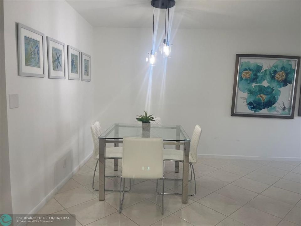 Active With Contract: $159,900 (1 beds, 1 baths, 844 Square Feet)