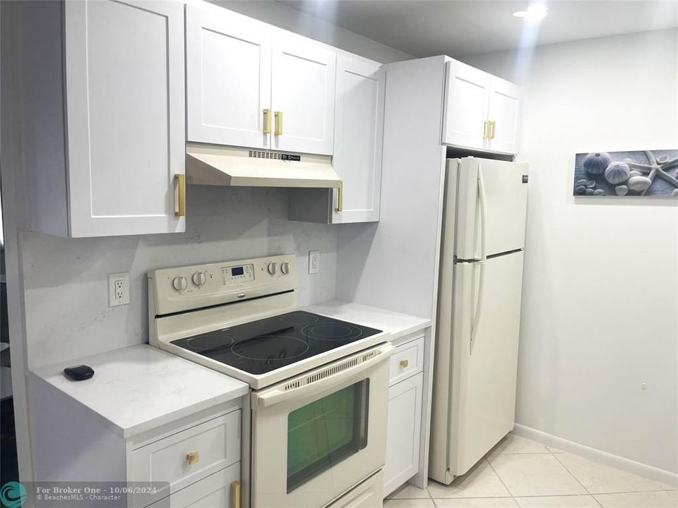 Active With Contract: $159,900 (1 beds, 1 baths, 844 Square Feet)