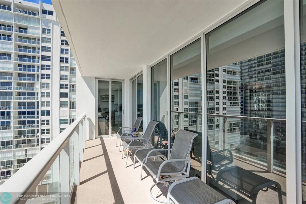 For Sale: $895,000 (2 beds, 2 baths, 1450 Square Feet)