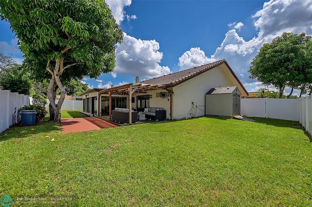 For Sale: $700,000 (3 beds, 2 baths, 2318 Square Feet)