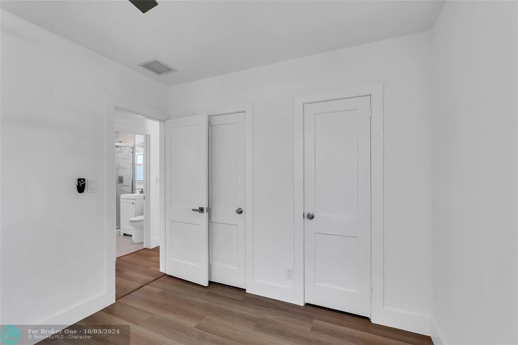 For Sale: $585,000 (2 beds, 1 baths, 1042 Square Feet)