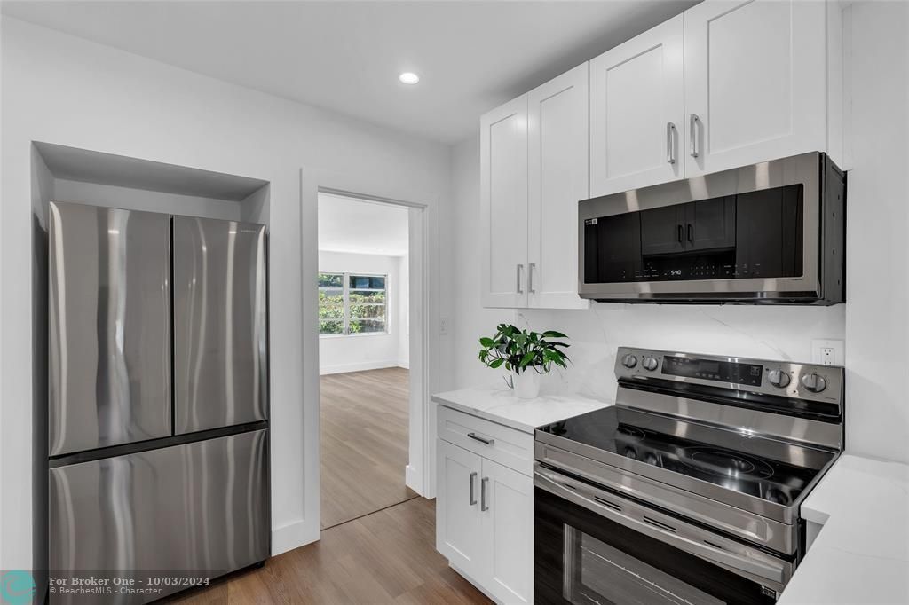 For Sale: $585,000 (2 beds, 1 baths, 1042 Square Feet)