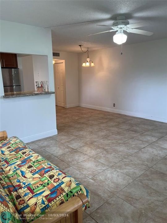 For Sale: $118,000 (1 beds, 1 baths, 700 Square Feet)