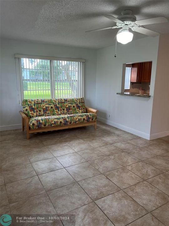 For Sale: $118,000 (1 beds, 1 baths, 700 Square Feet)