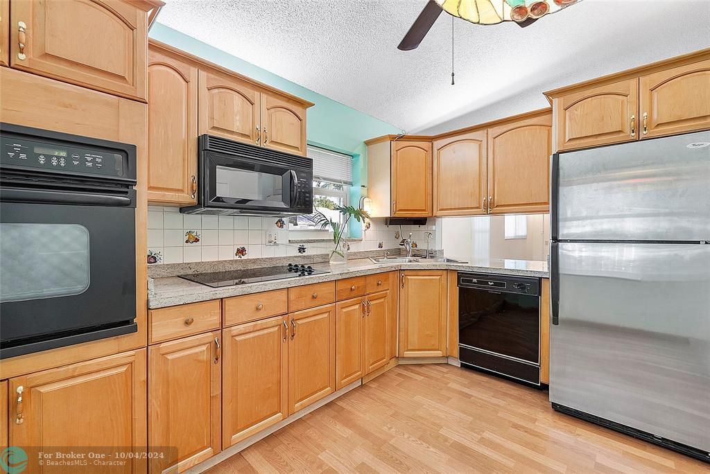 For Sale: $268,987 (2 beds, 2 baths, 1148 Square Feet)