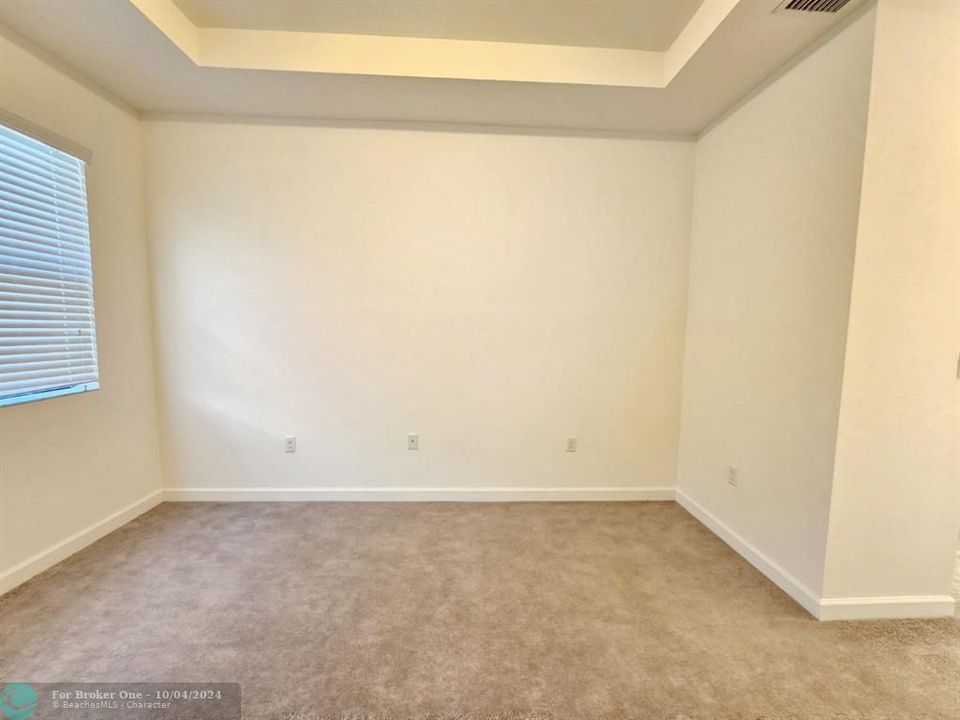 For Rent: $3,100 (3 beds, 2 baths, 1377 Square Feet)