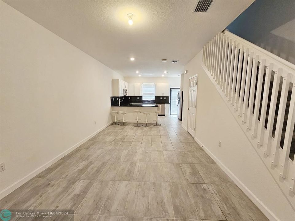 For Rent: $3,100 (3 beds, 2 baths, 1377 Square Feet)