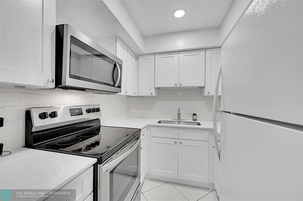 For Sale: $234,900 (1 beds, 1 baths, 650 Square Feet)