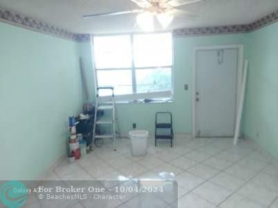 For Sale: $220,000 (1 beds, 1 baths, 690 Square Feet)