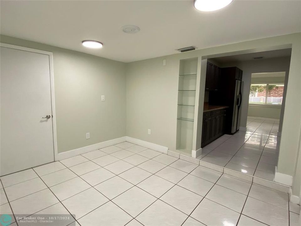 For Sale: $3,000 (3 beds, 2 baths, 1800 Square Feet)