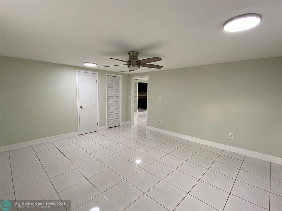 For Sale: $3,000 (3 beds, 2 baths, 1800 Square Feet)