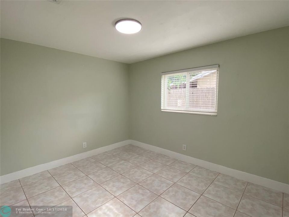 For Sale: $3,000 (3 beds, 2 baths, 1800 Square Feet)