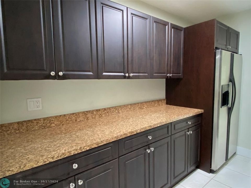 For Sale: $3,000 (3 beds, 2 baths, 1800 Square Feet)