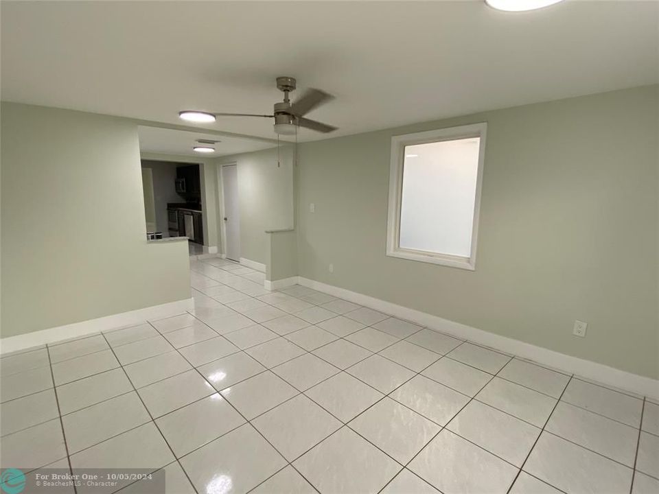 For Sale: $3,000 (3 beds, 2 baths, 1800 Square Feet)