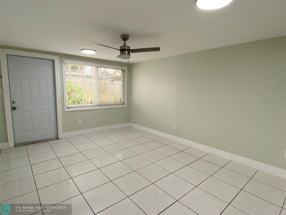 For Sale: $3,000 (3 beds, 2 baths, 1800 Square Feet)