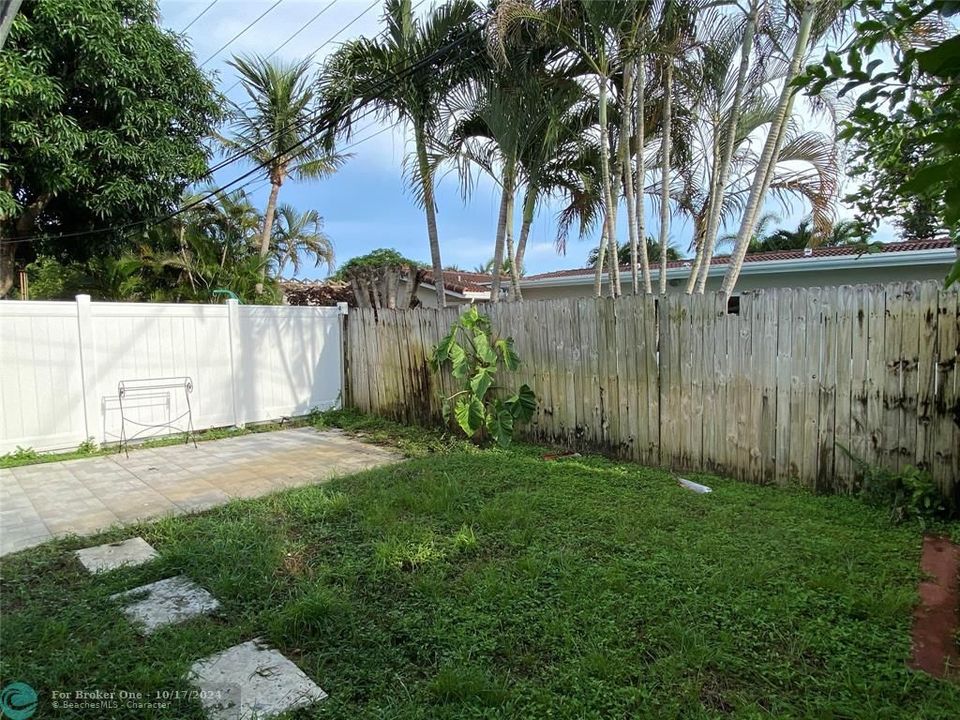 For Sale: $3,000 (3 beds, 2 baths, 1800 Square Feet)