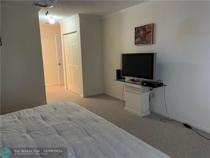 For Rent: $2,400 (2 beds, 2 baths, 1216 Square Feet)