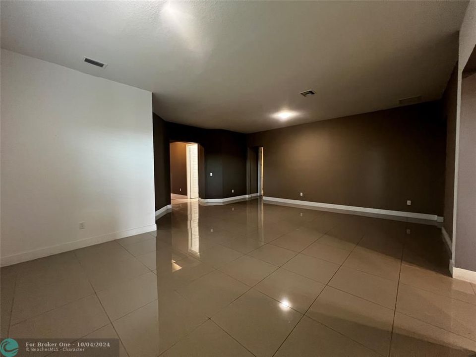 En Venta: $999,000 (4 camas, 3 baños, 2378 Pies cuadrados)