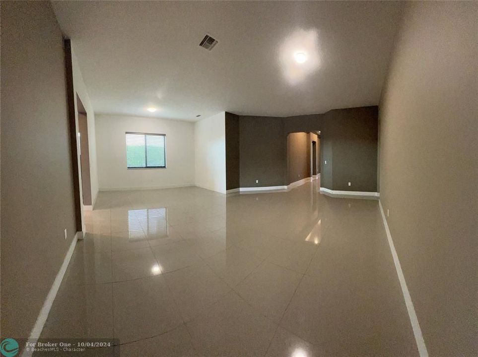 En Venta: $999,000 (4 camas, 3 baños, 2378 Pies cuadrados)