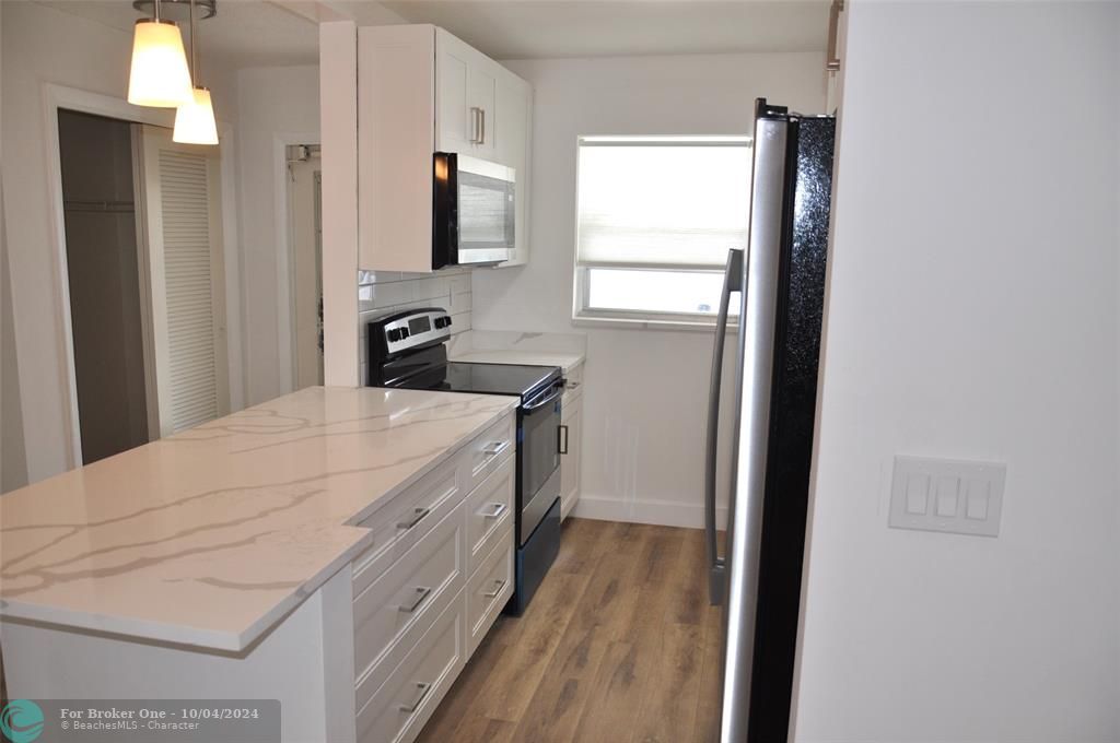 For Sale: $165,000 (1 beds, 1 baths, 510 Square Feet)