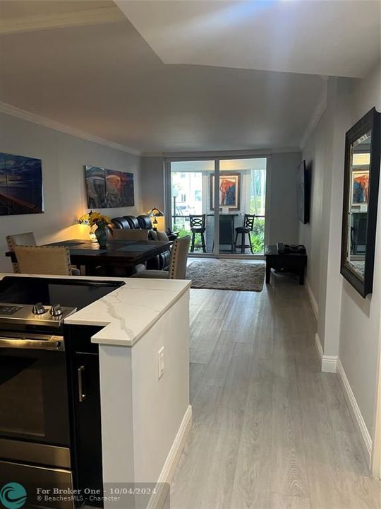 For Sale: $239,000 (1 beds, 1 baths, 645 Square Feet)