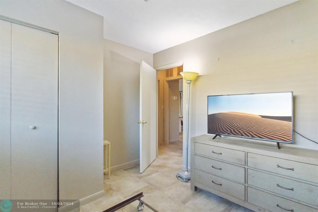 For Sale: $845,000 (2 beds, 2 baths, 1290 Square Feet)