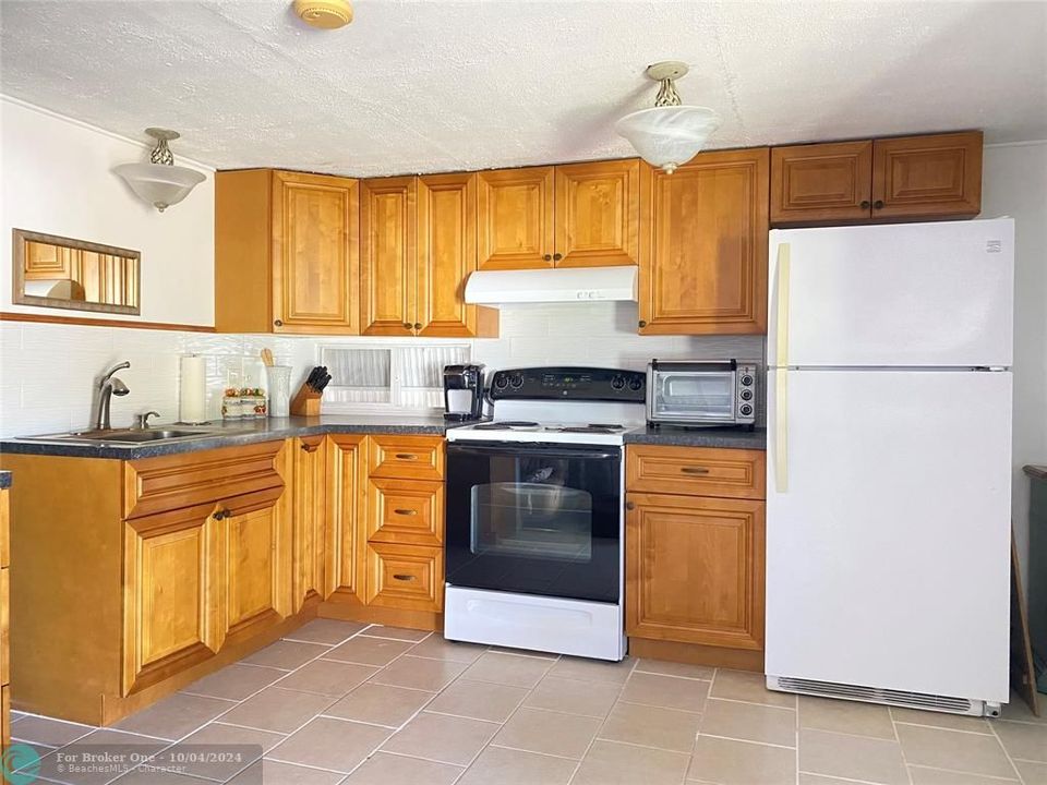 For Sale: $140,000 (2 beds, 2 baths, 840 Square Feet)