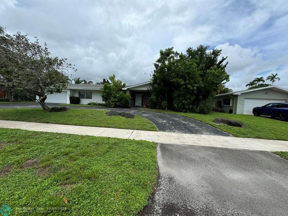 For Sale: $745,000 (3 beds, 3 baths, 2720 Square Feet)