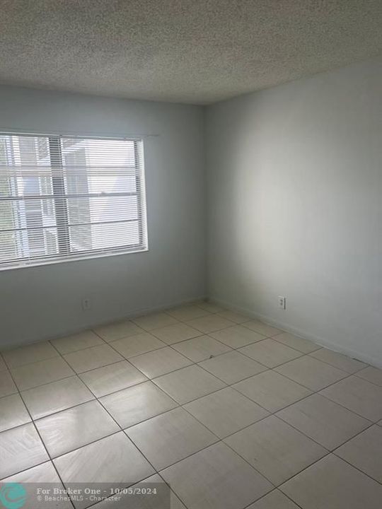 For Rent: $1,900 (1 beds, 1 baths, 741 Square Feet)