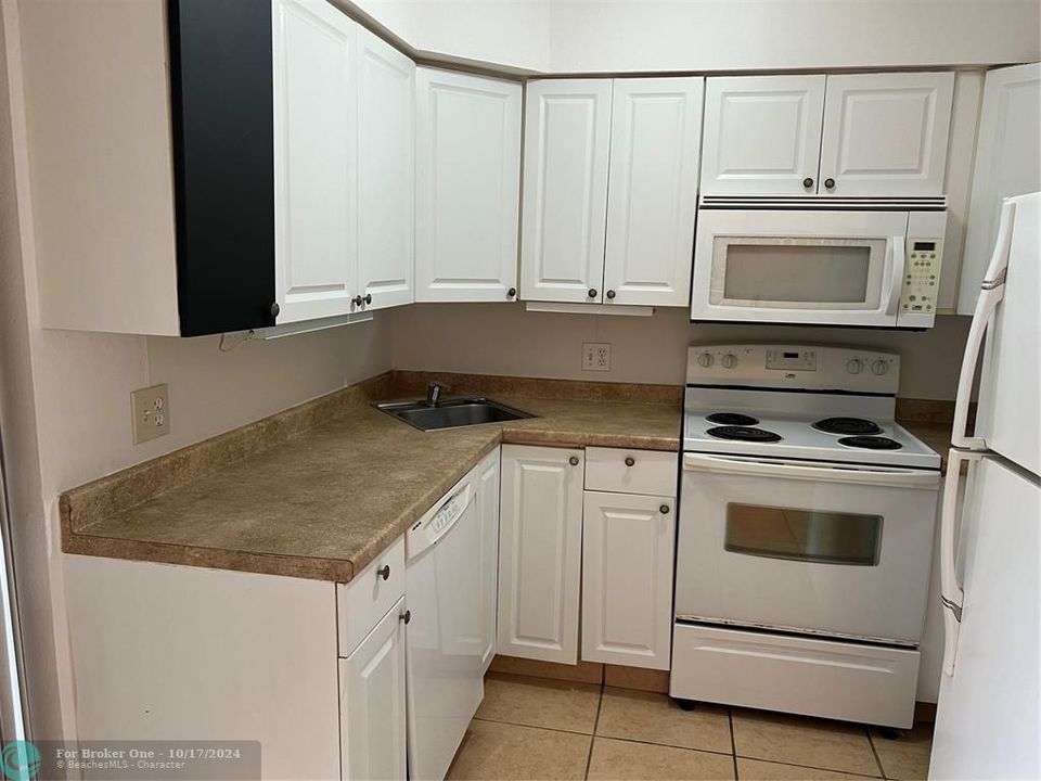 For Rent: $2,600 (3 beds, 2 baths, 1400 Square Feet)