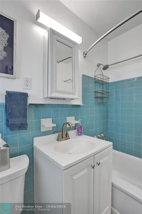 For Sale: $399,000 (2 beds, 2 baths, 840 Square Feet)